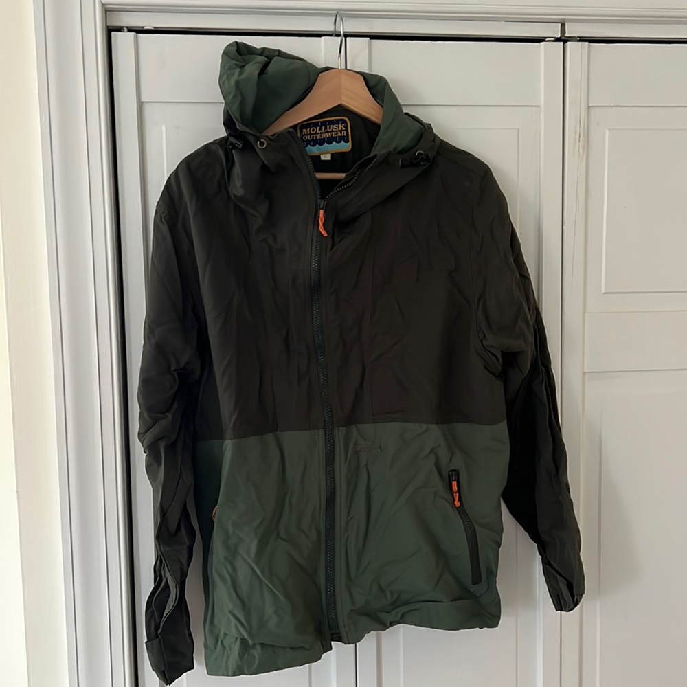 Mollusk wind breaker, L